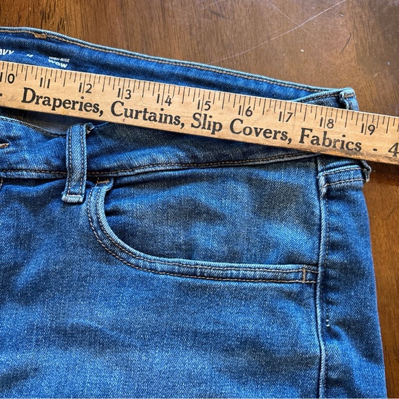 Old Navy Women's Mid-Blue Rolled Cuff Denim Shorts - Picture 8 of 10